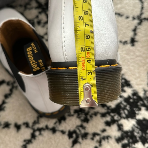 Dr. Martens 2976 Yellow Stitch Smooth Leather Chelsea Boots NWOT White Size 8 - Picture 13 of 14